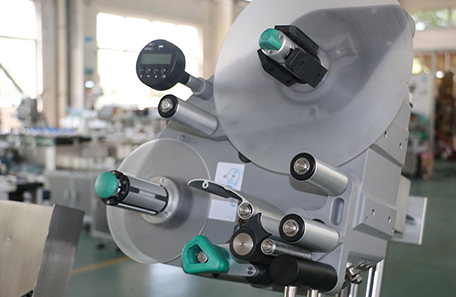 臥式注射器貼標(biāo)機(jī)