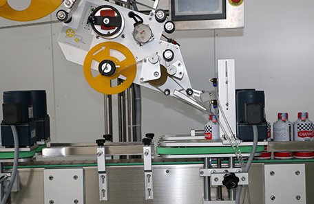 平面前轉(zhuǎn)角貼標(biāo)機(jī)