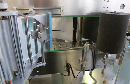 四標(biāo)站貼標(biāo)機