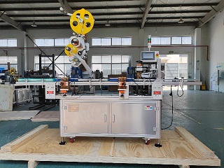 2025.6.6馬耳他臥式單標多面不干膠貼標機