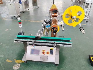 2025.6.6亞美尼亞桌面式不干膠貼標(biāo)機(jī)