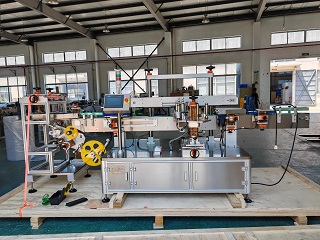 2025.8.20俄羅斯定制型底面兼雙面不干膠貼標機1臺