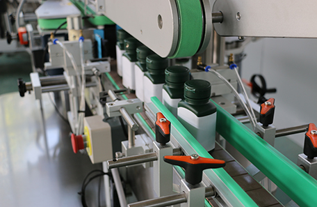 方瓶貼標(biāo)機(jī) 方瓶貼標(biāo)機(jī)